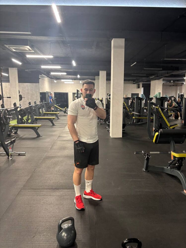  54753529  Nazarii, 25 ,    