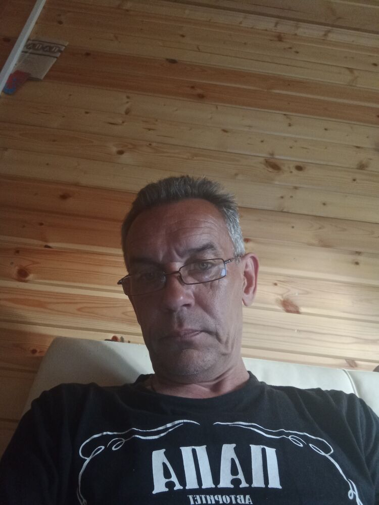  44217899  Valerii, 51 ,    