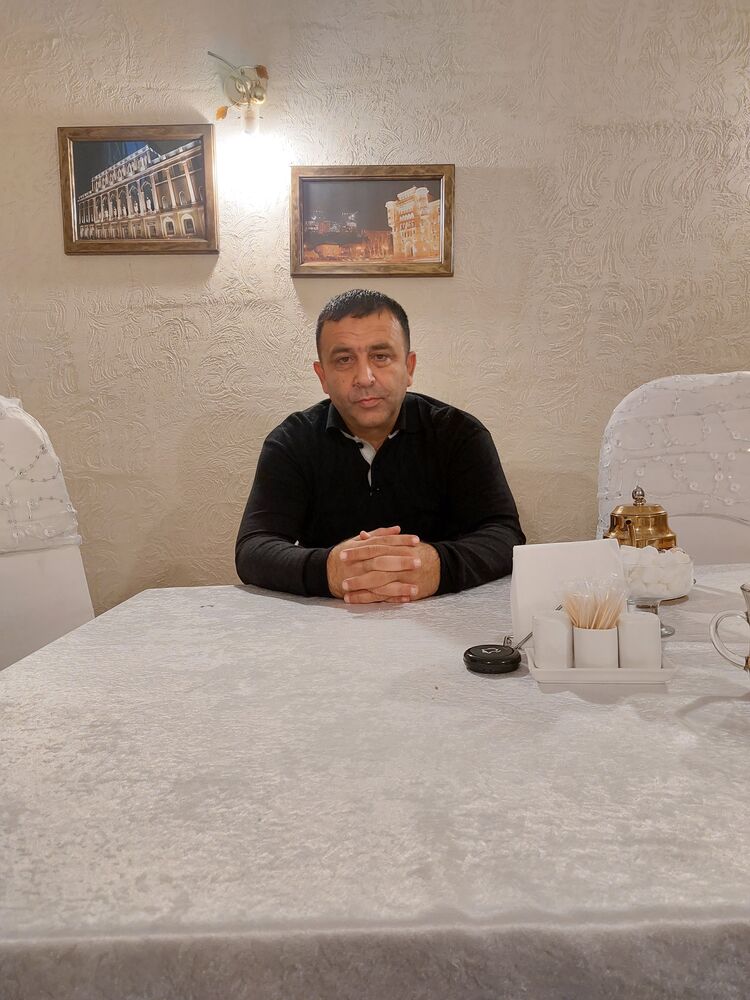  38694459  Zaur, 42 ,    