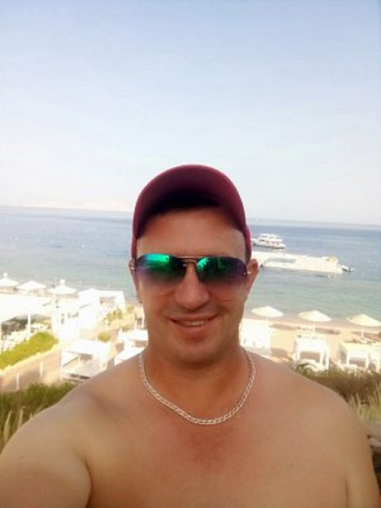  46130749  Pavel, 47 ,    
