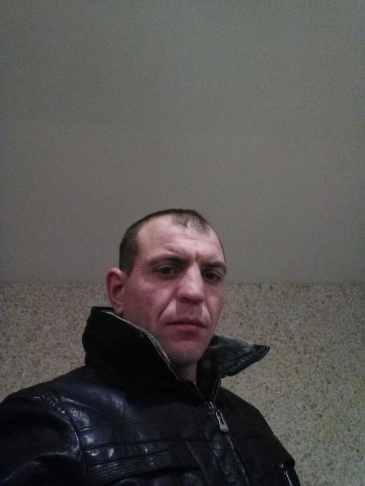  48018349  Codrean, 37 ,    