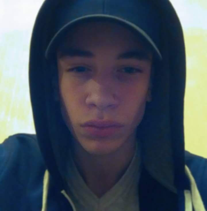  10516309  Nikusha, 26 ,    