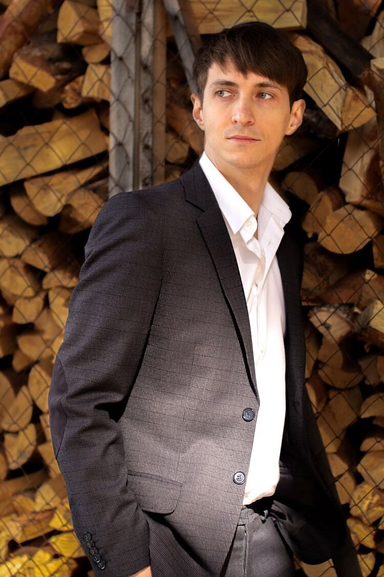  44896359  Denis, 39 ,    
