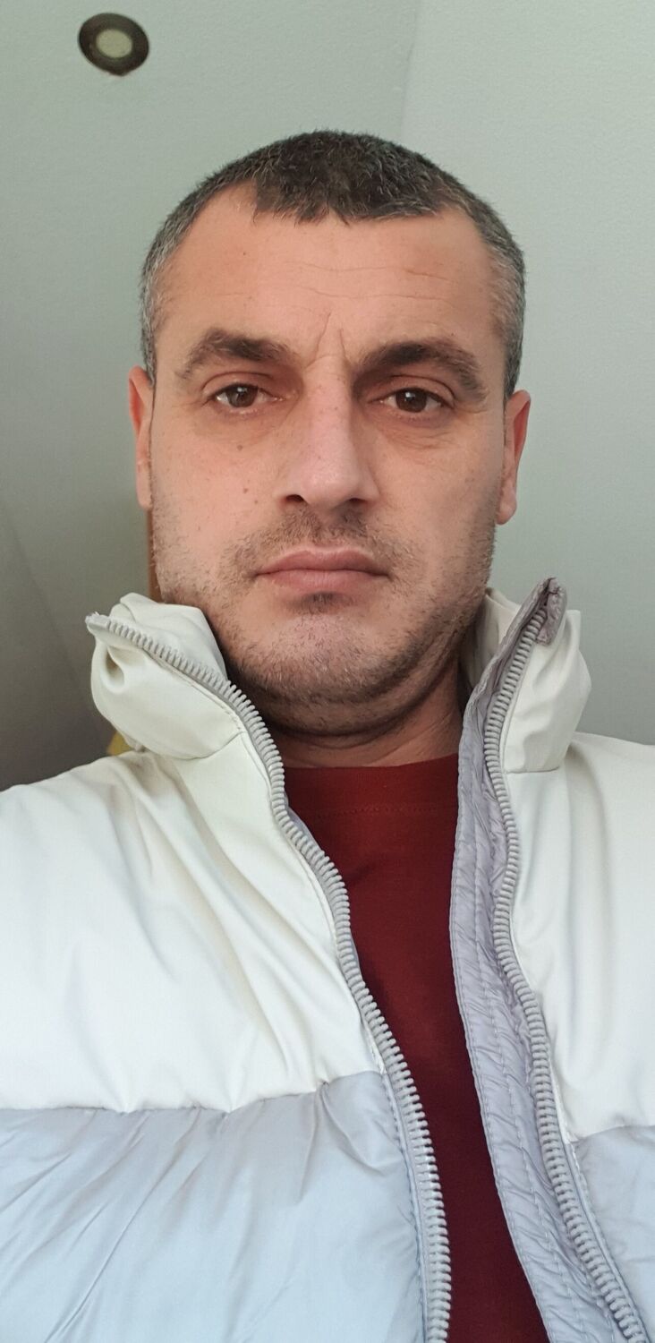  40879059  Andrei, 45 ,    