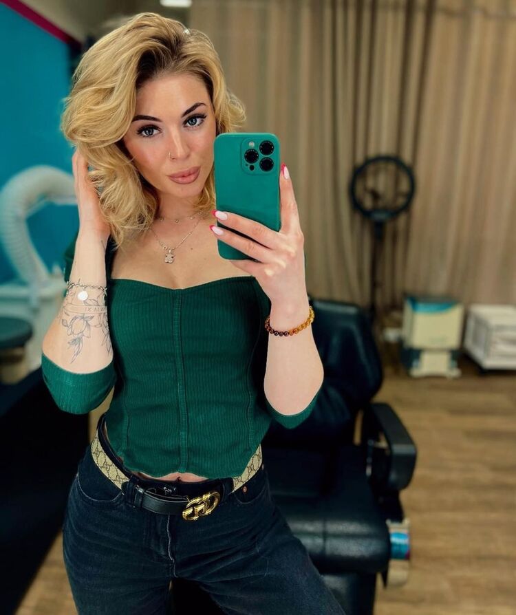  36935329  Darina, 40 ,    -