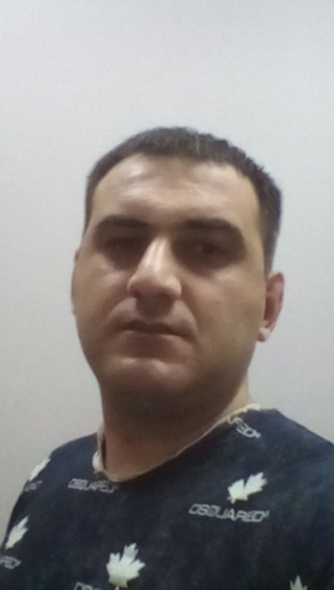 14402259  Artur, 40 ,    