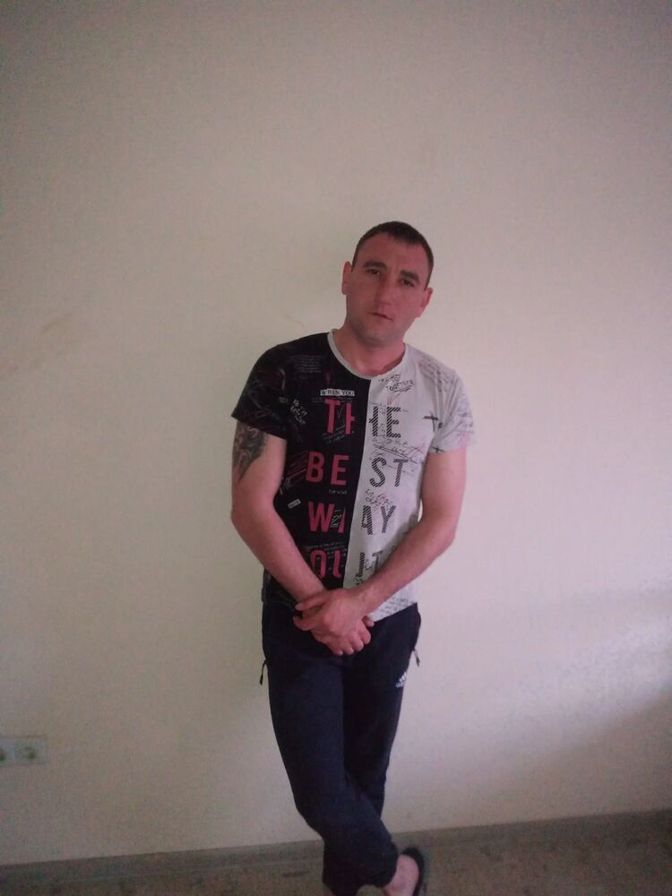  38953829  Viktor, 31 ,    