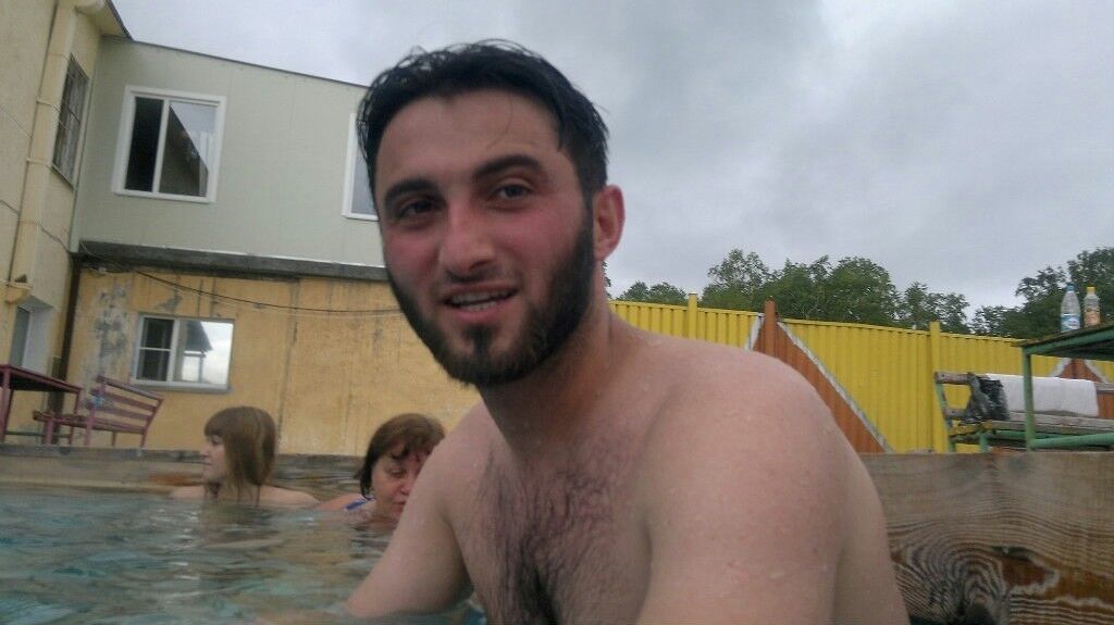  4068109  Emil, 38 ,    -