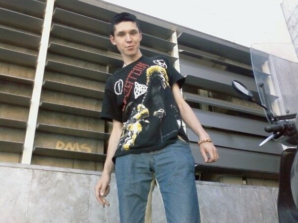  6945819  Anton, 37 ,    