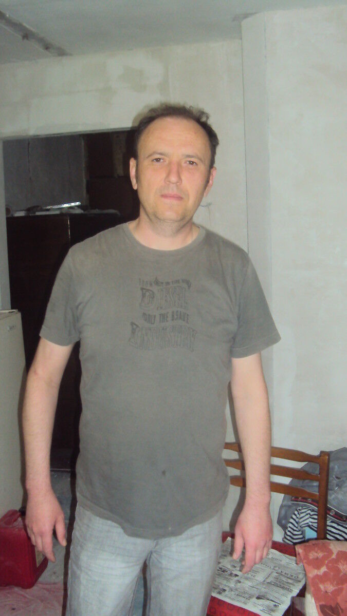  ,   Viktor, 52 ,   