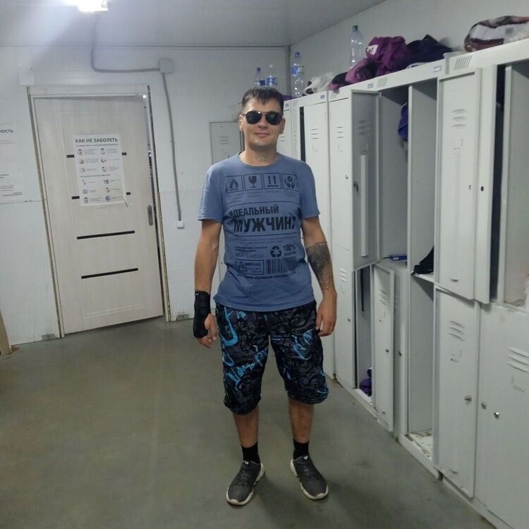 40473329  , 37 ,    