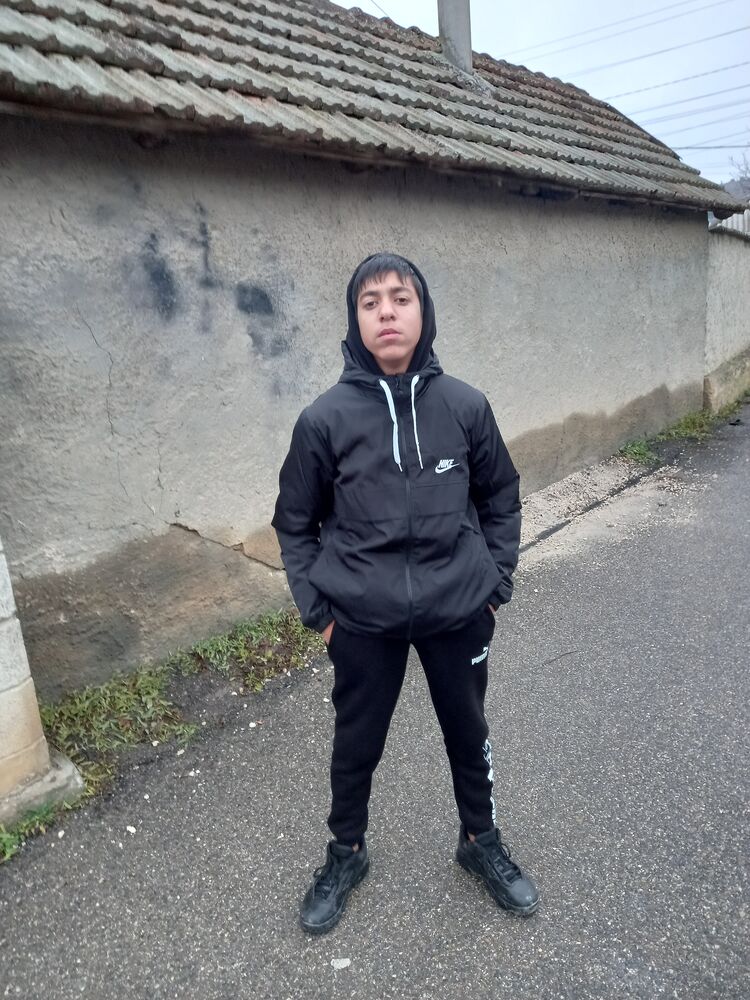  24627459  Serghei, 25 ,    