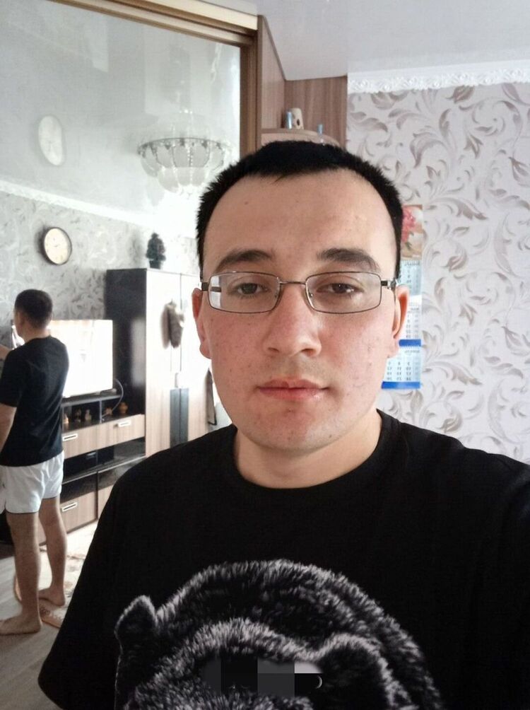  46037959  Feruz, 40 ,    