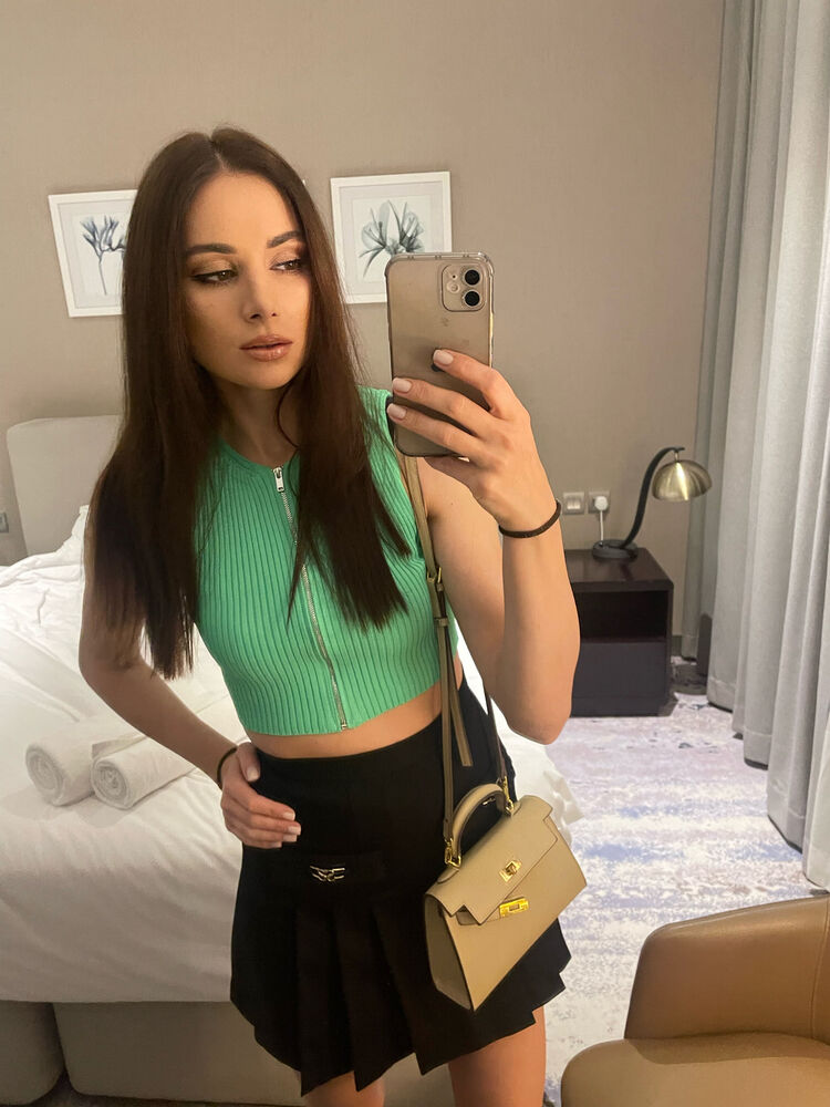  1er Arrondissement,   Katya, 28 ,   ,   