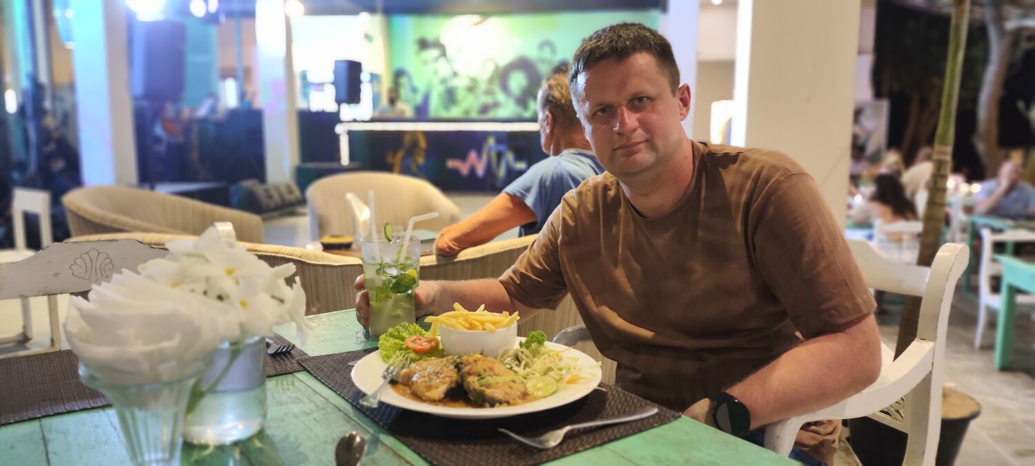  48216219  OLEG, 37 ,    