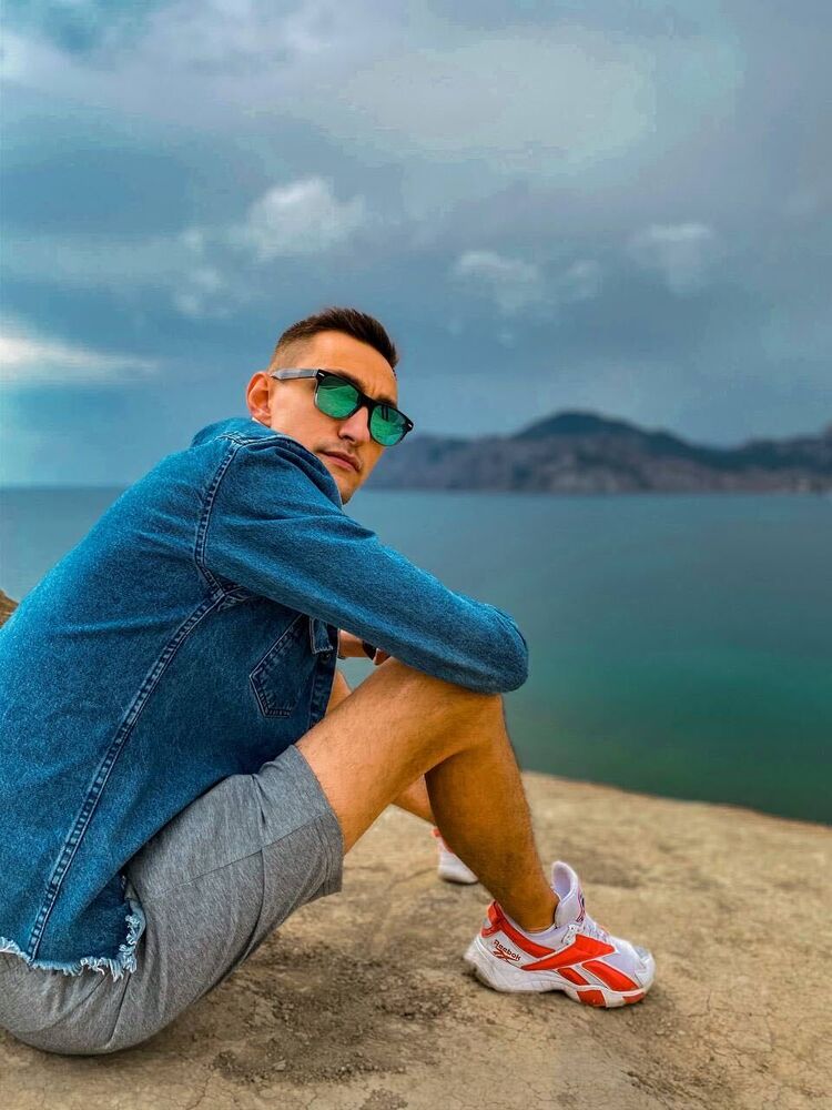  36675649  Petr, 29 ,     