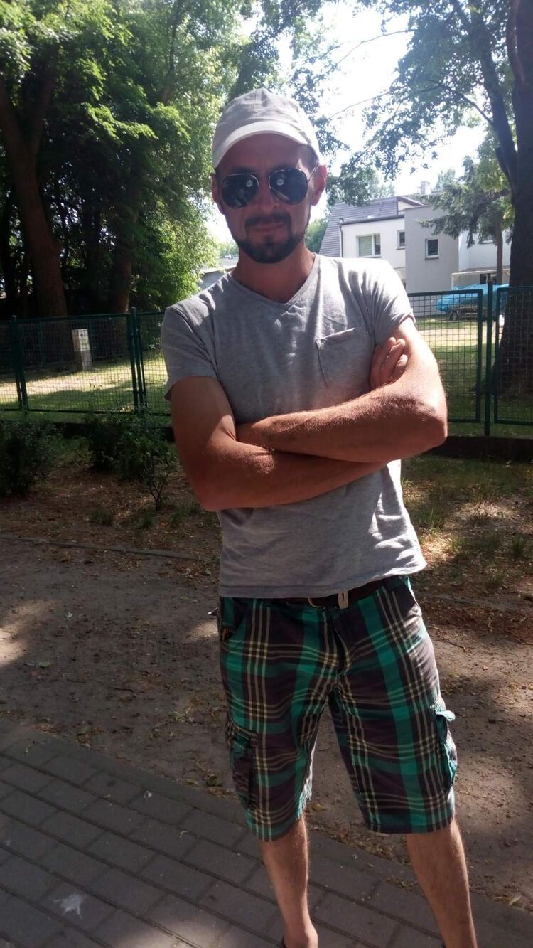  22810629  Andrij, 46 ,    