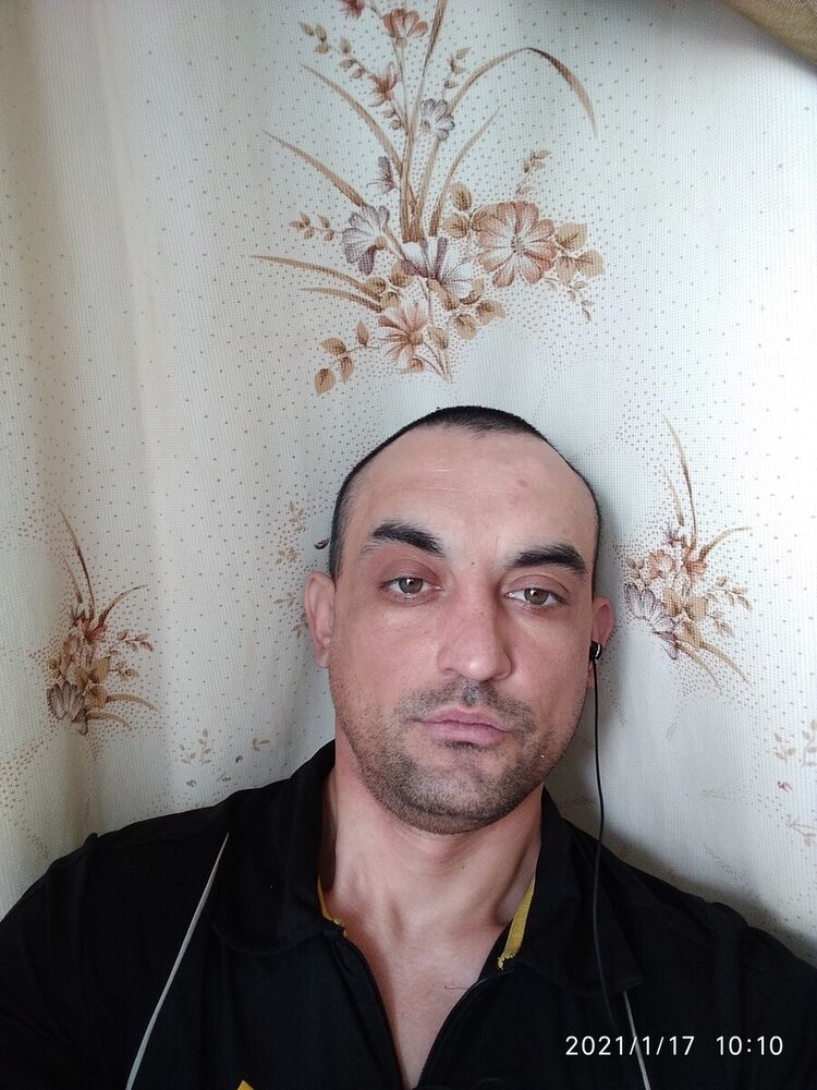  22069449  Sergei, 37 ,    