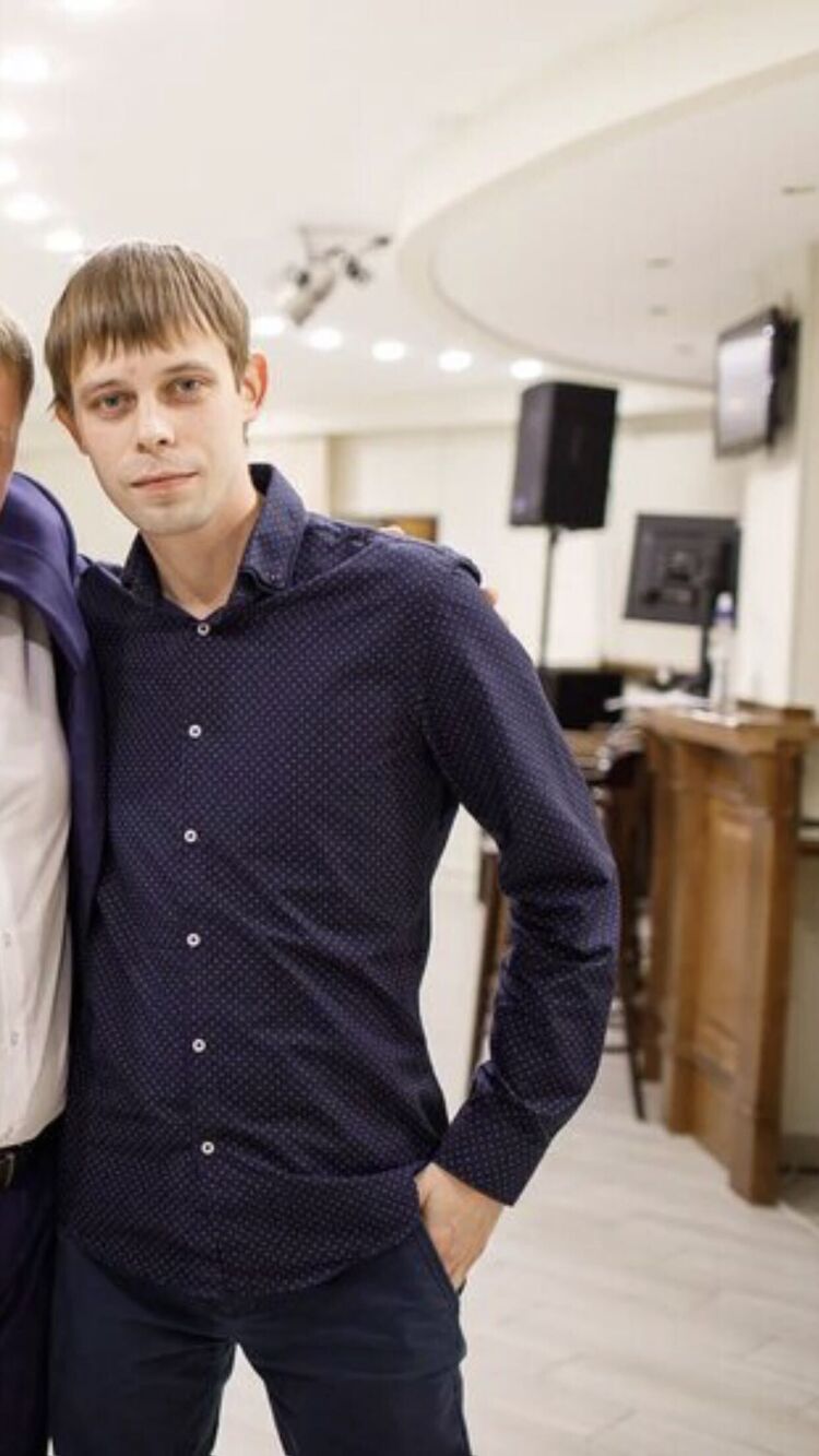  43299939  Artyom, 32 ,    