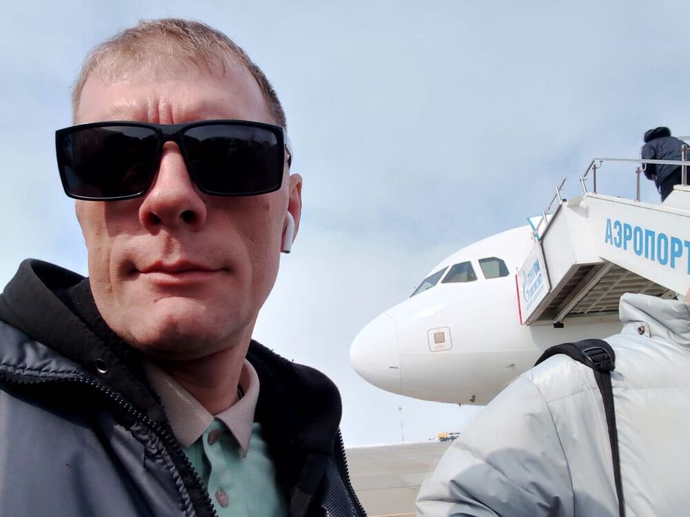  53970229  Nikolai, 40 ,    