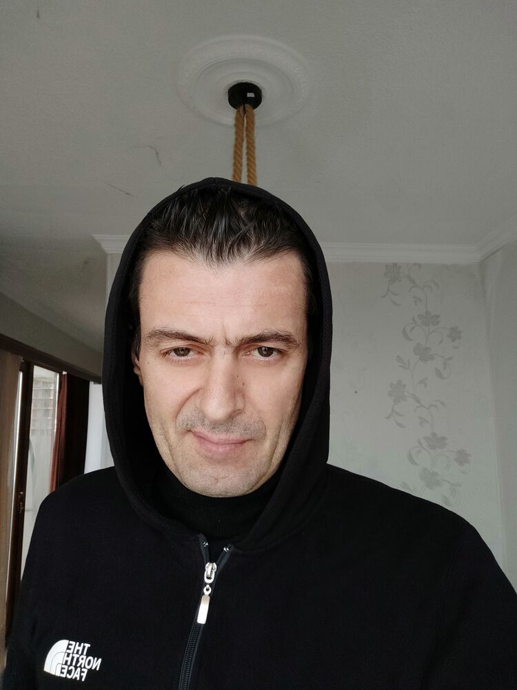  26003779  Gela, 49 ,    