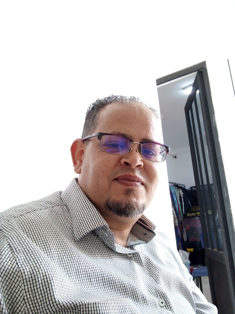  44633889  Abdelhaq, 44 ,    