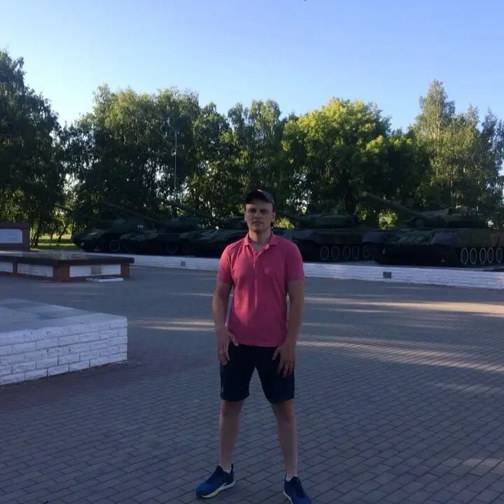  30632899  Artyom, 28 ,    