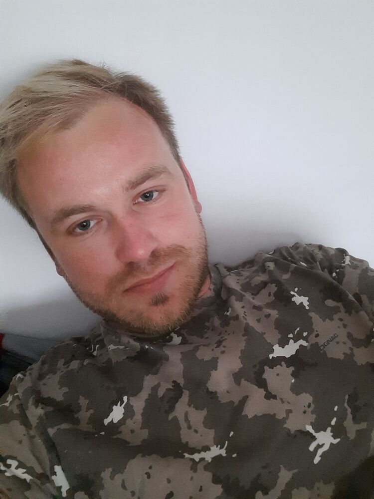  36919759  Viktor, 27 ,    