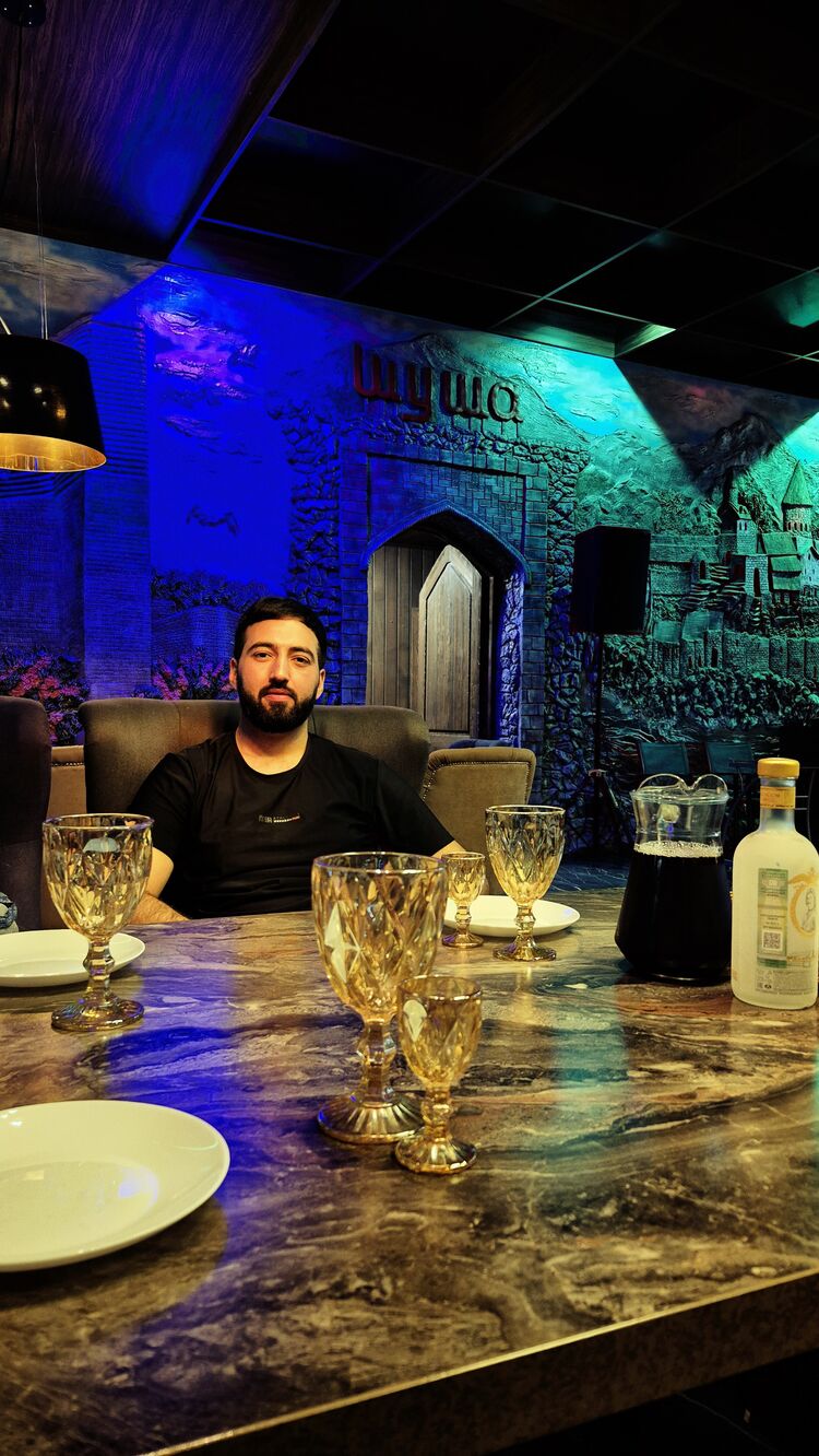  53200359  Muraz, 28 ,    