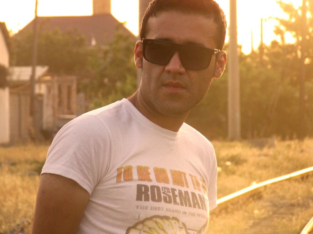  ,   Erash, 37 ,   