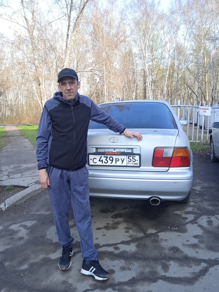  51062449  Den, 45 ,    