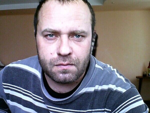  21848439  Artem, 42 ,    