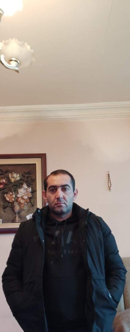  32483819  Armen, 41 ,    