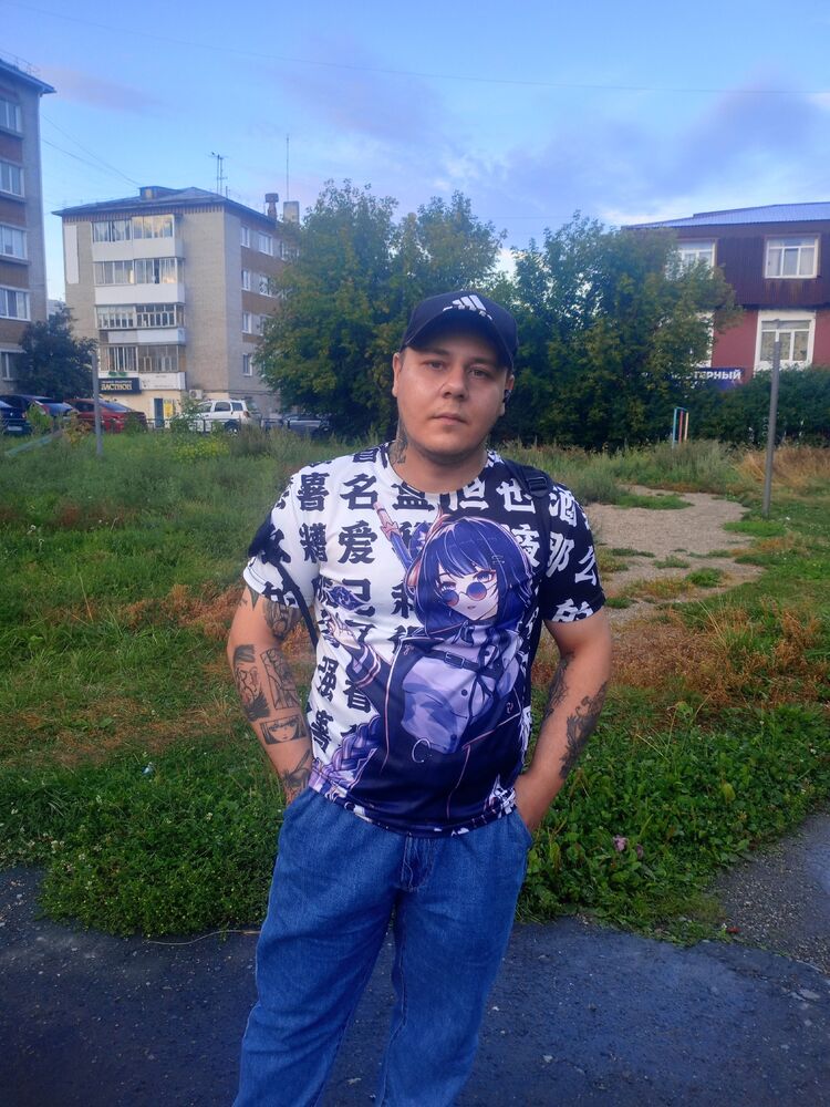  53180769  Vakhtang, 28 ,    