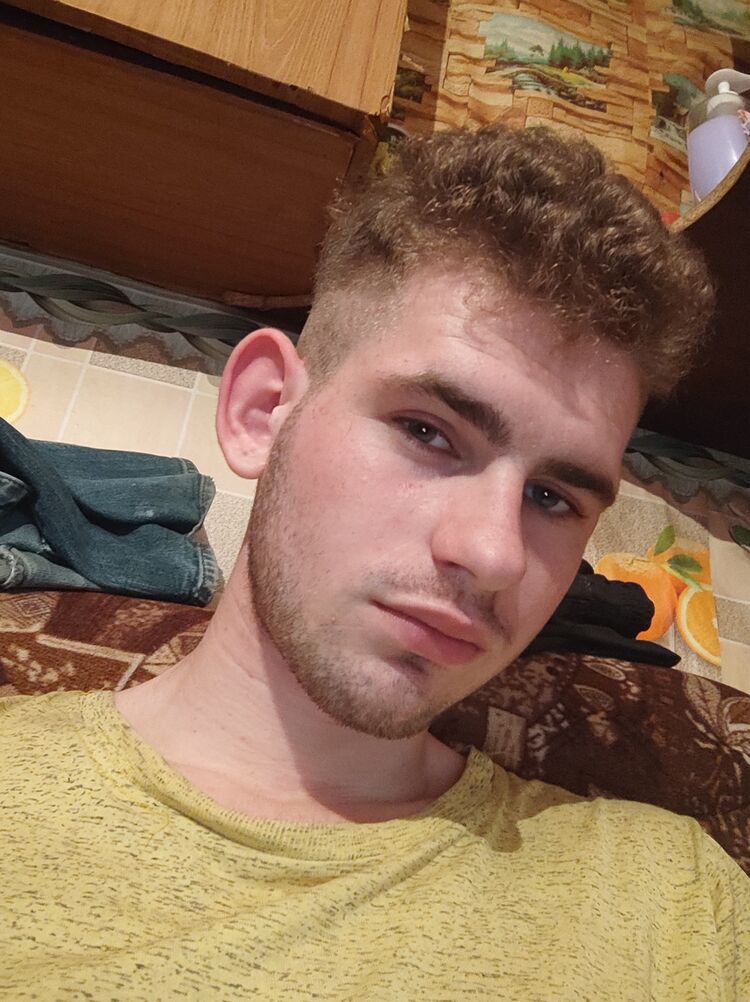  33504749  Artyom, 23 ,    