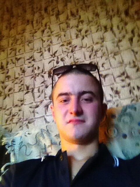  15741999  Artur, 33 ,    