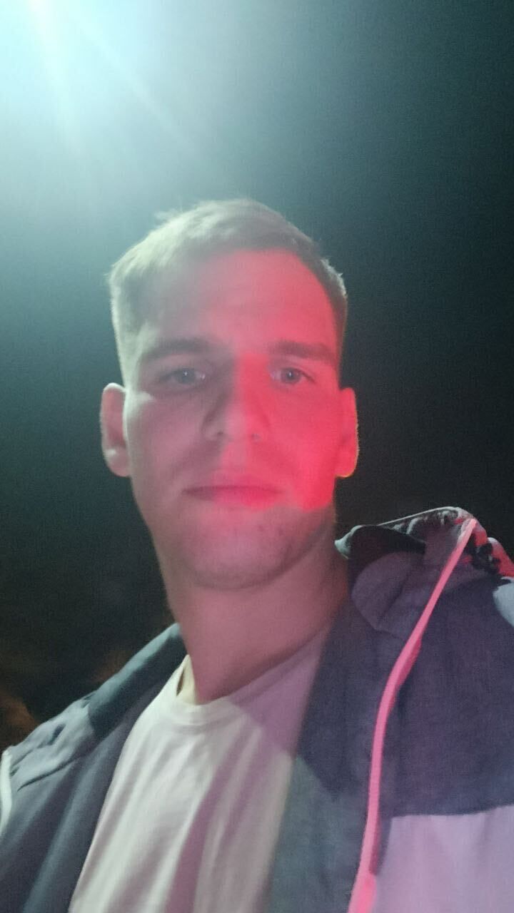  39335279  Alexander, 28 ,    