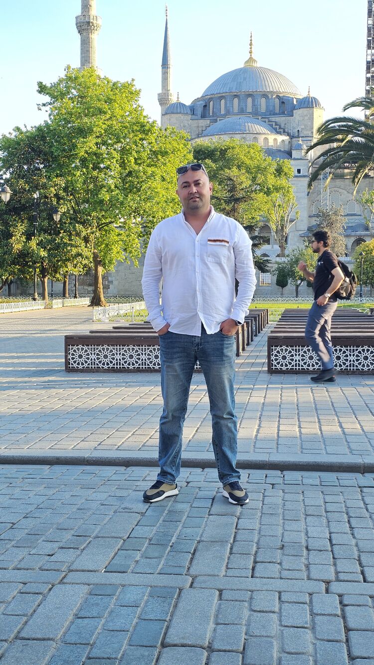  52004329  Ilya, 35 ,    