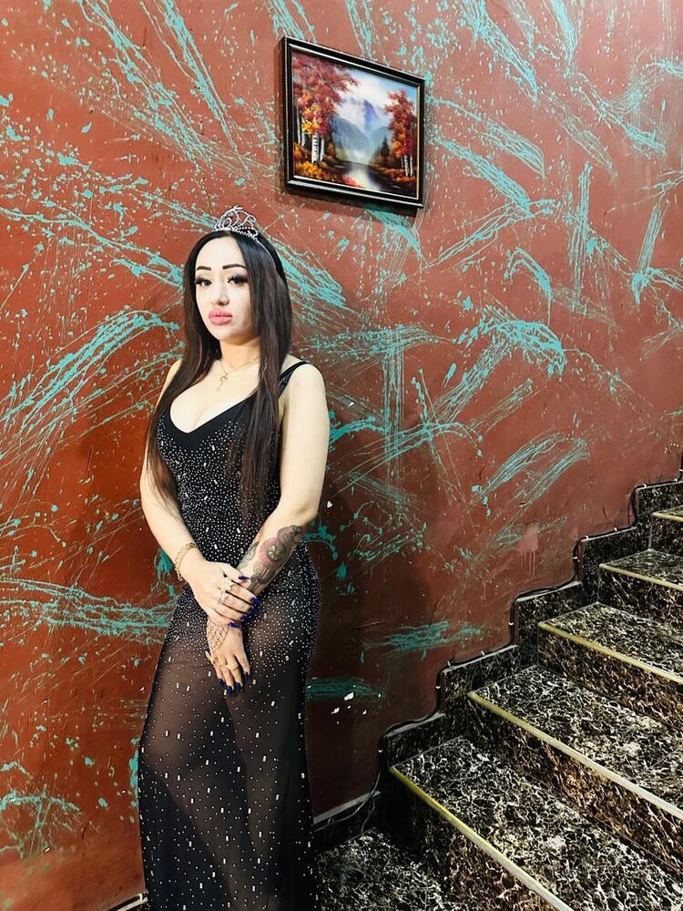  ,   Lena, 25 ,   ,   