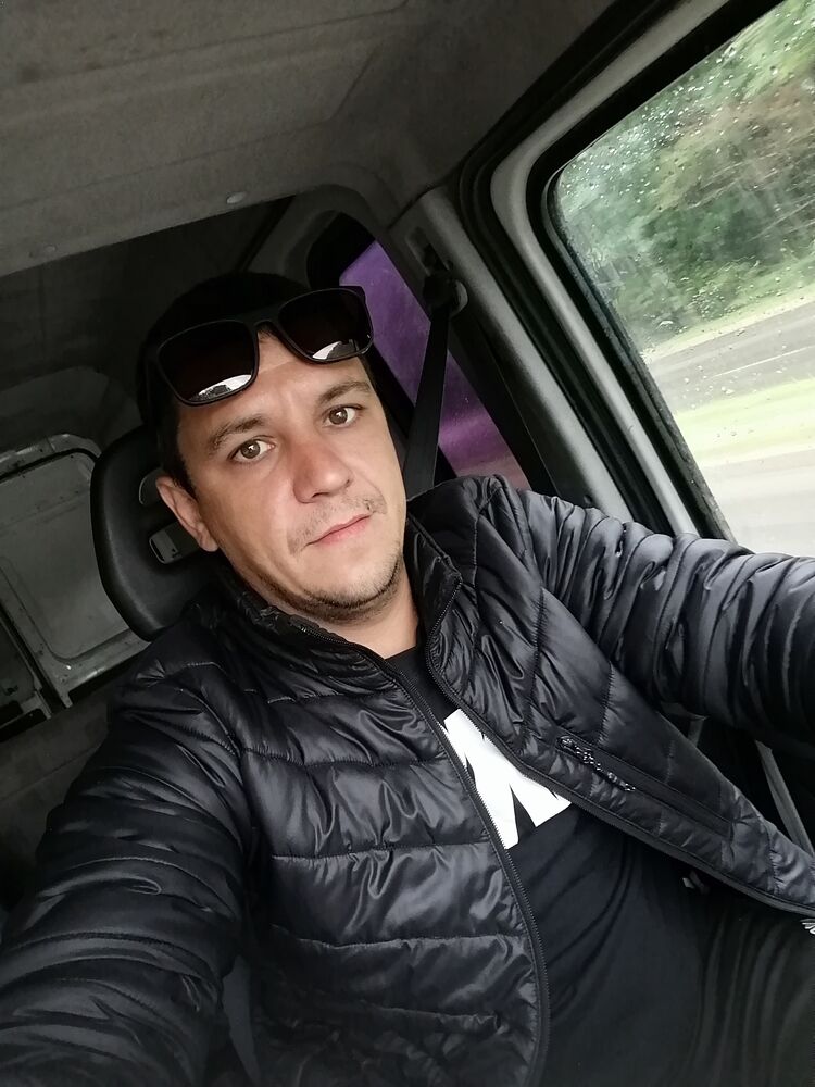  27112039  Anton, 36 ,    -