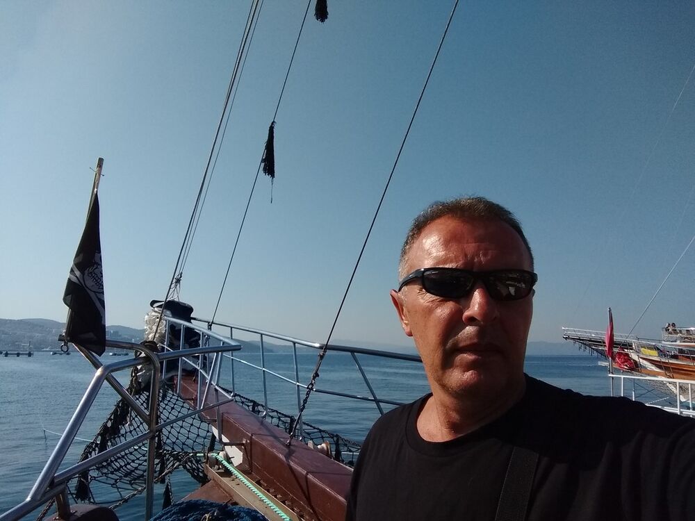  17599899  Nenad, 48 ,    
