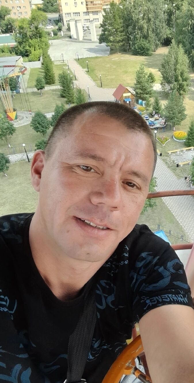  48015919  Ivan, 41 ,    