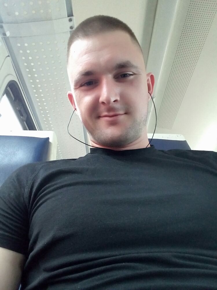  27162059  Roman, 28 ,    