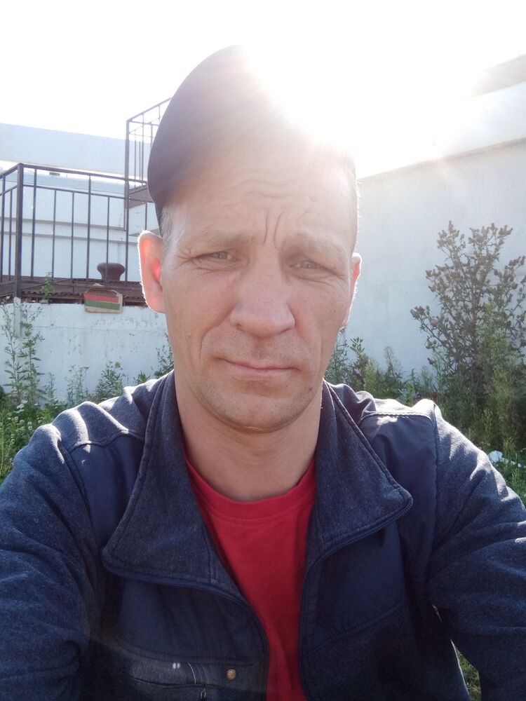 41729019  Denis, 41 ,    