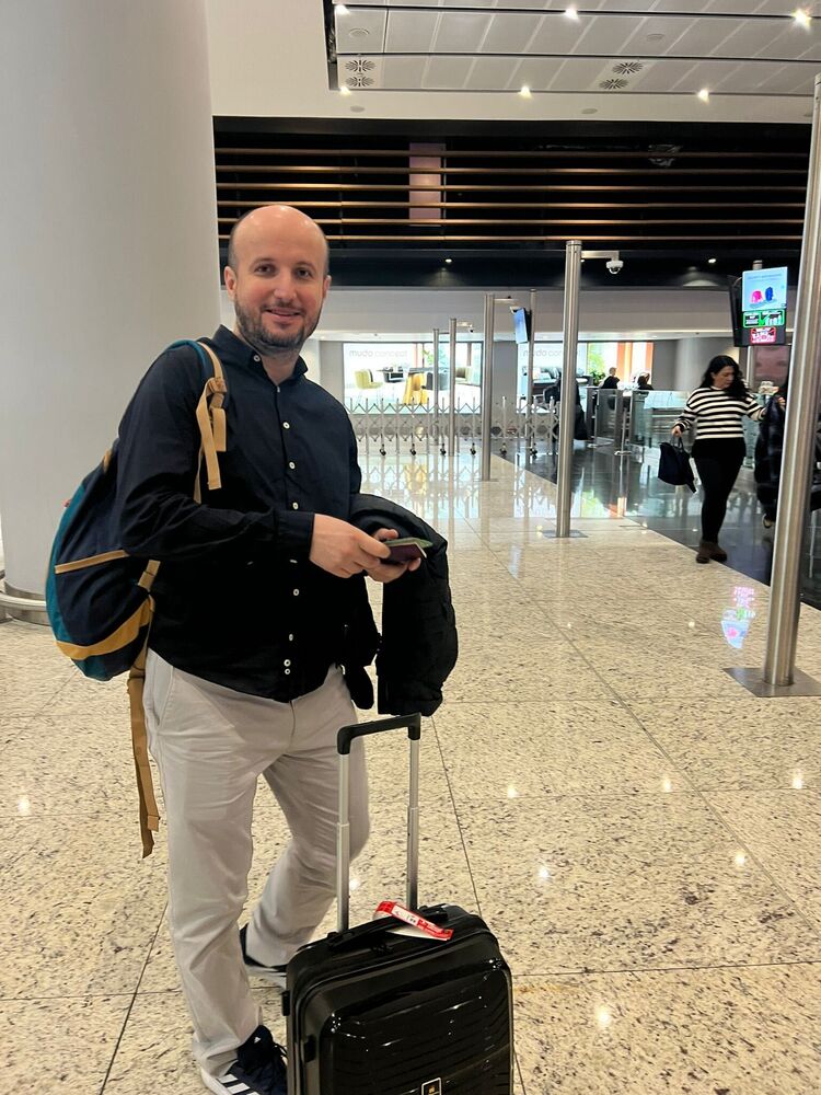  43421699  Nss, 37 ,    -