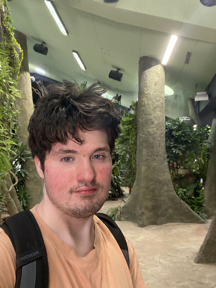  43390339  Oliver, 20 ,    Praha