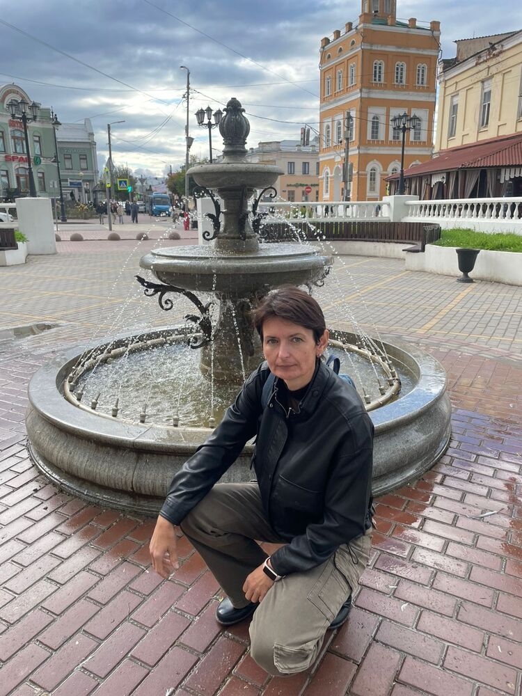  53995489  Elena, 51 ,    