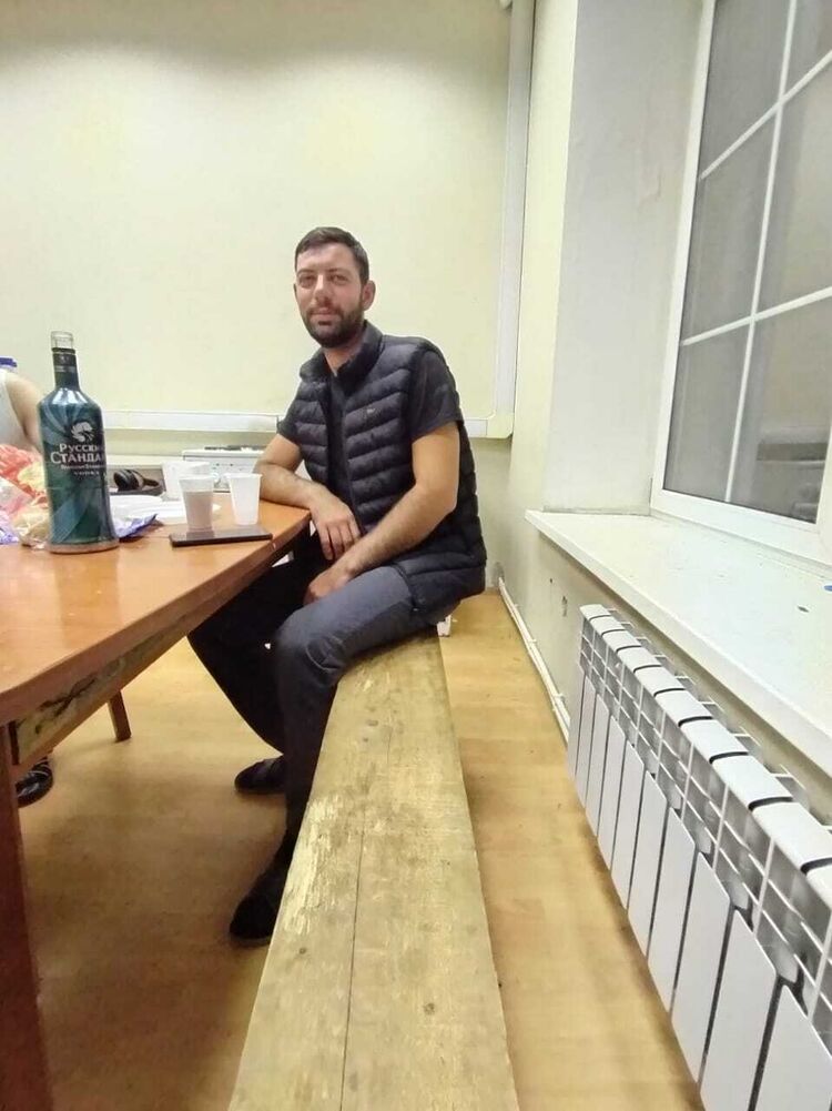  52814019  Maks, 24 ,    