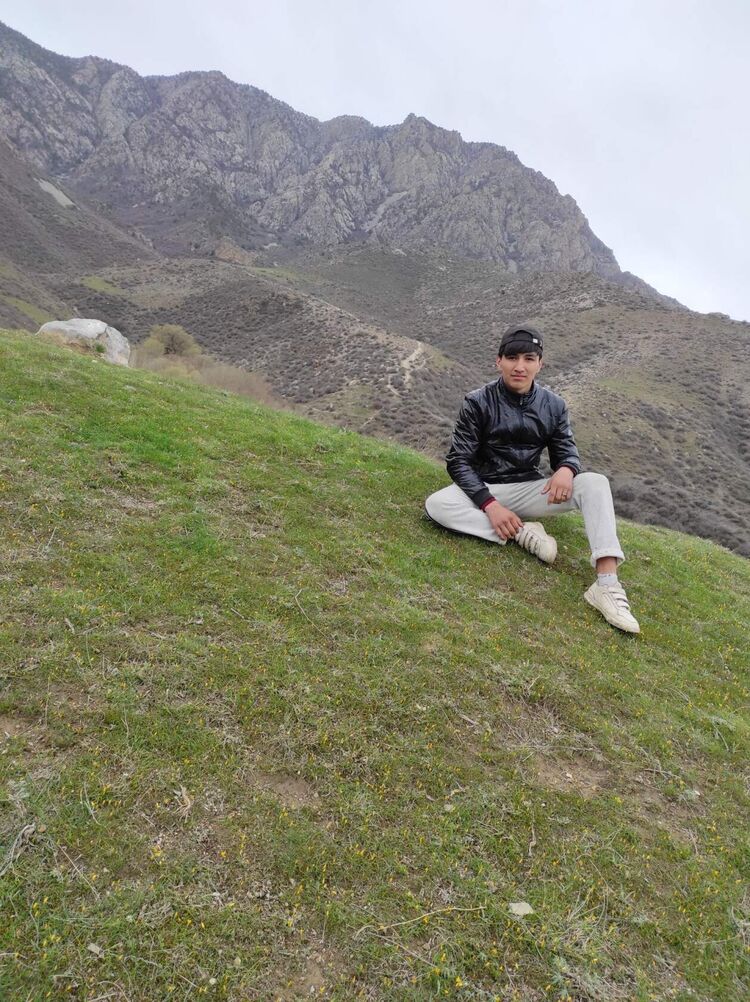  ,   Bek, 25 ,     