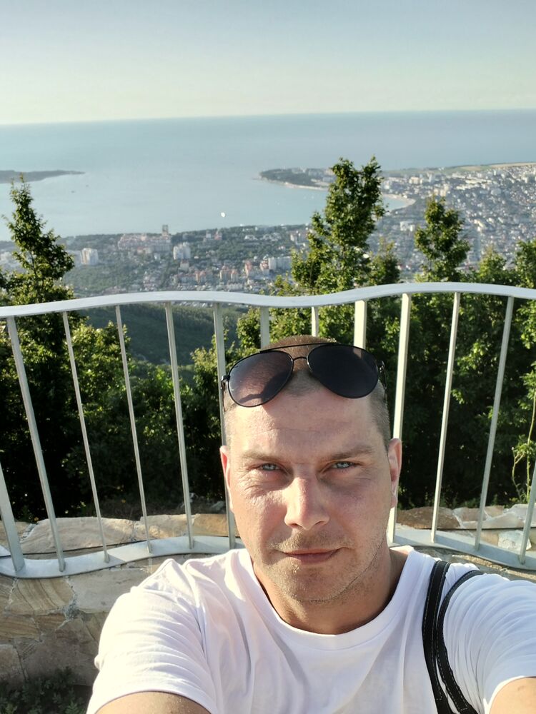  54385889  Denis, 36 ,    